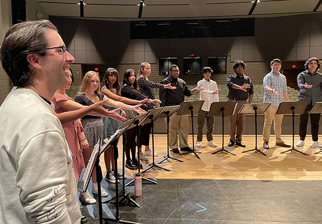 Paul Smith of VOCES8 Leads Reedy Choir